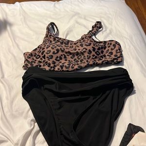 High waisted leopard bikini size 1Xl